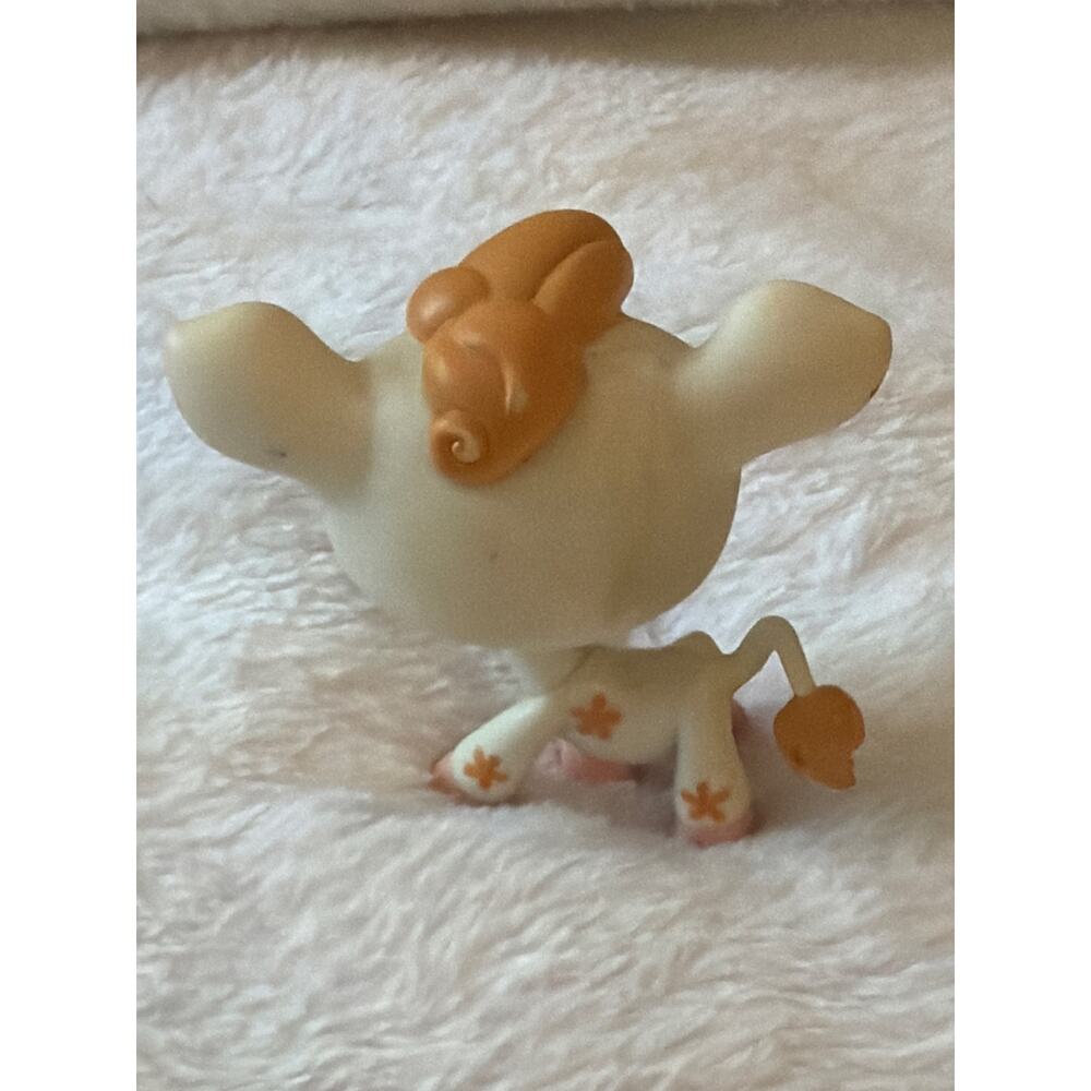 Hasbro Littlest Pet Shop Cow #877 White Brown LPS Figure Blue Star Eyes 2007 - Picture 3 of 14